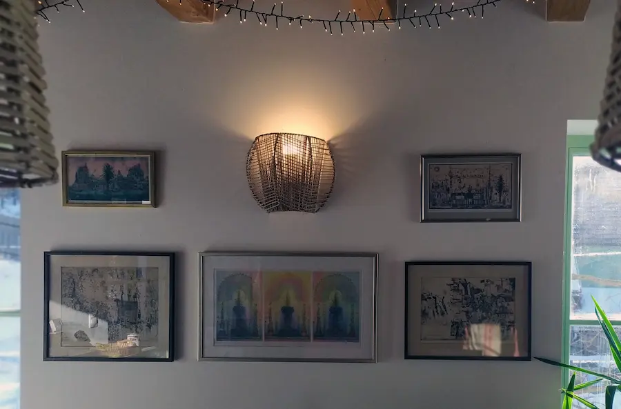 Falfúrás eltérő méretű képek felfúrása poroterm téglafalra Piliscsabán – precíz munka